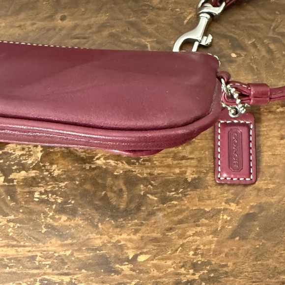 Coach Vintage Leather Wristlet in Burgundy/Merlot - Picture 8 of 11